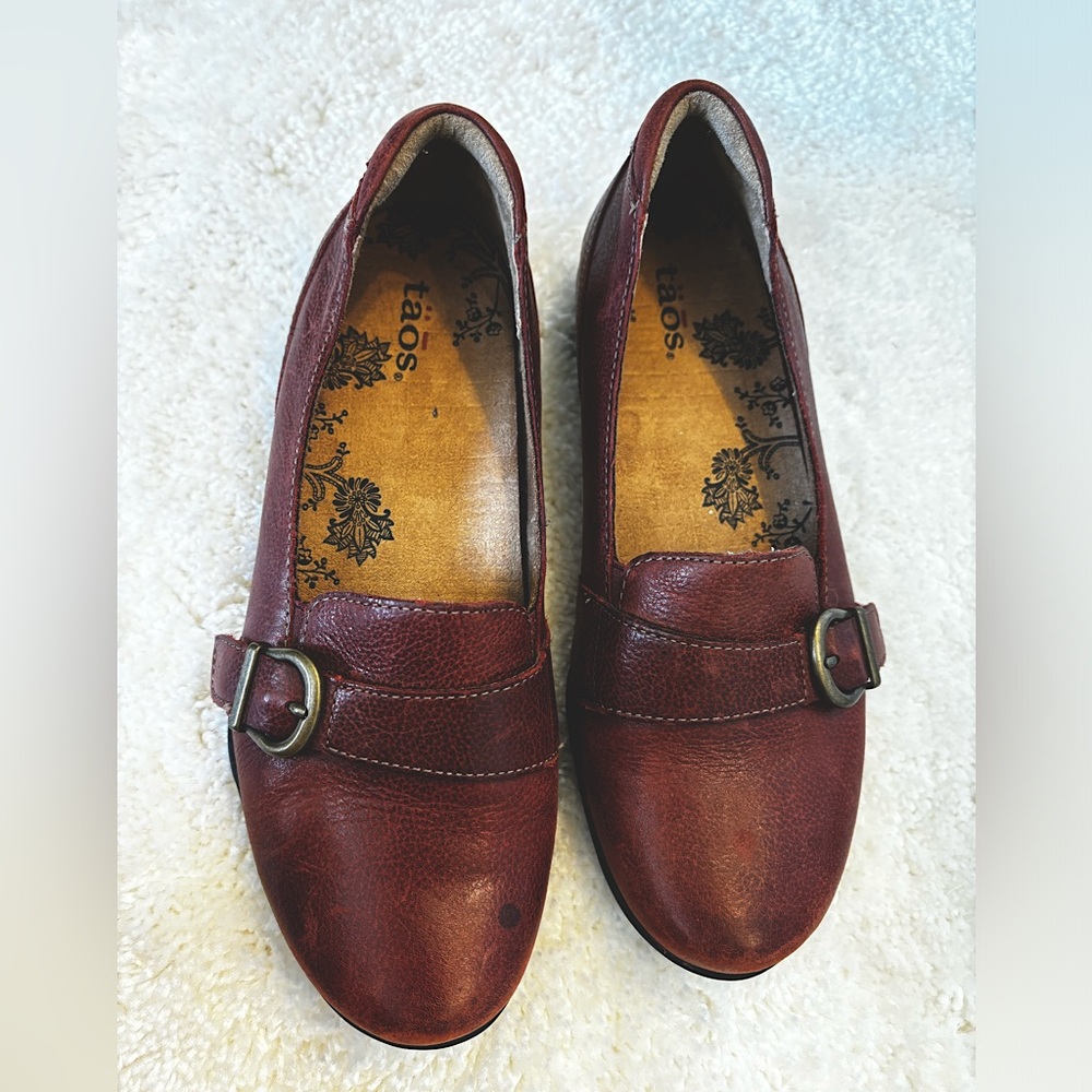 Taos Uppity Slip On Loafer Womens 6 Red Leather Buckle Strap Shoe